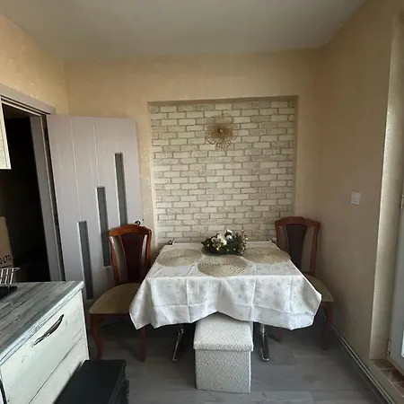 Апартамент Leisure In A Flower Sea Apartment, Lazur